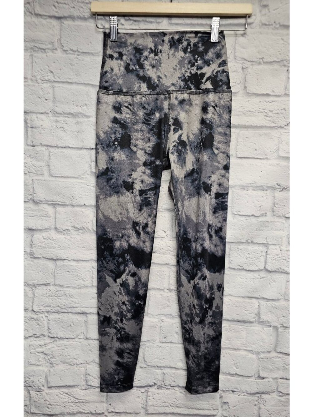 BEYOND YOGA XS BLACK BLUE GRAY TAUPE TIE DYE HIGH WAIST WORKOUT STRETCH LEGGINGS